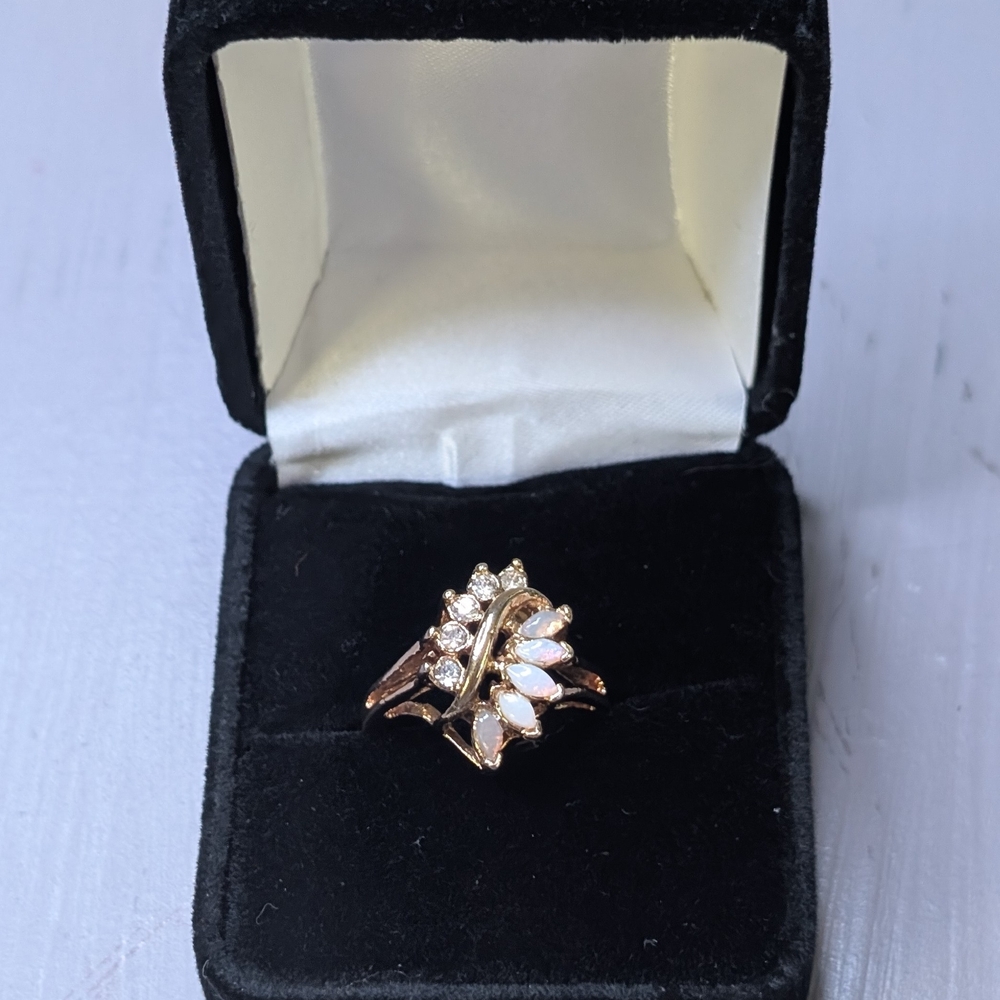 Vintage UNCAS Gold Tone Opal Cluster Ring